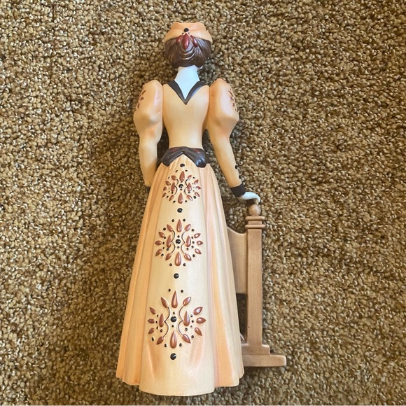 Gorgeous Statue - Picture 9 of 11